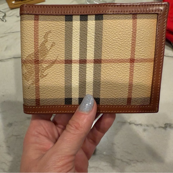 Authentic Brurberry Vintage Bifold Wallet in Haymarket Check - Picture 5 of 16